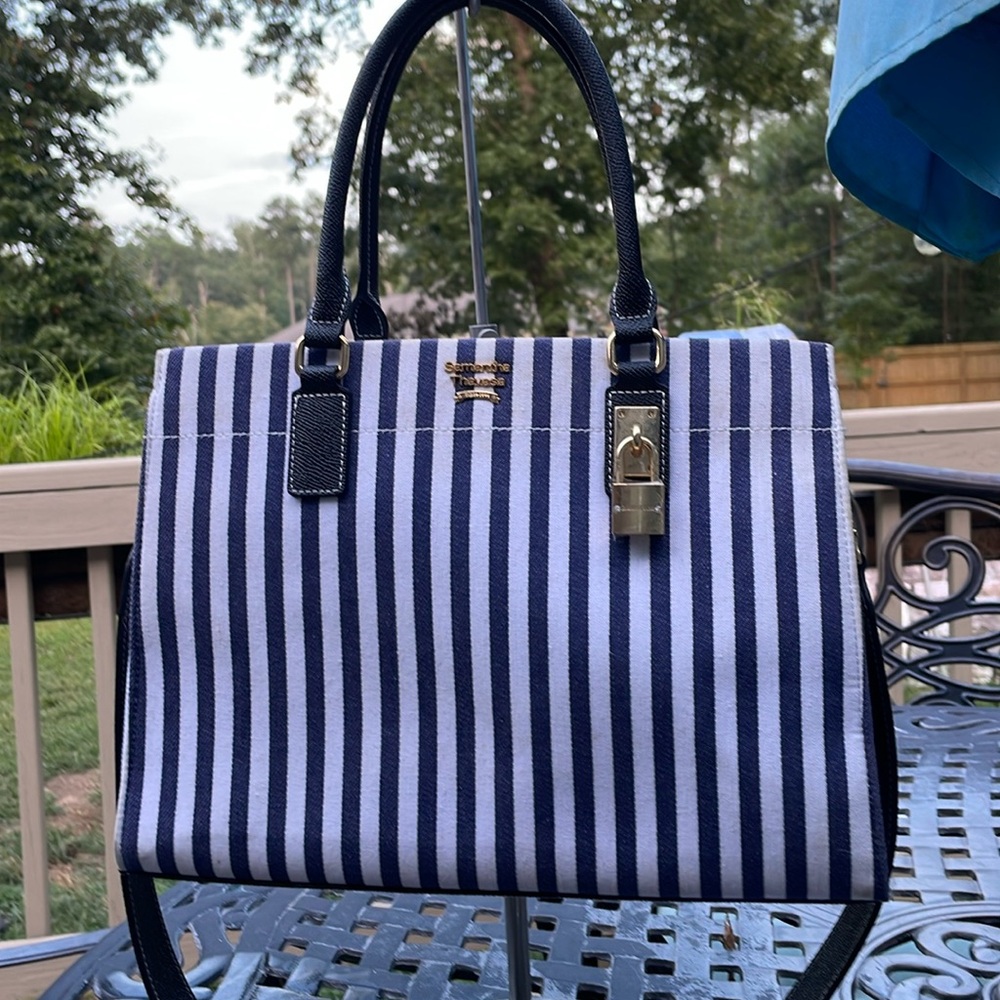 Samantha Thavasa. Tote with Crossbody strap.